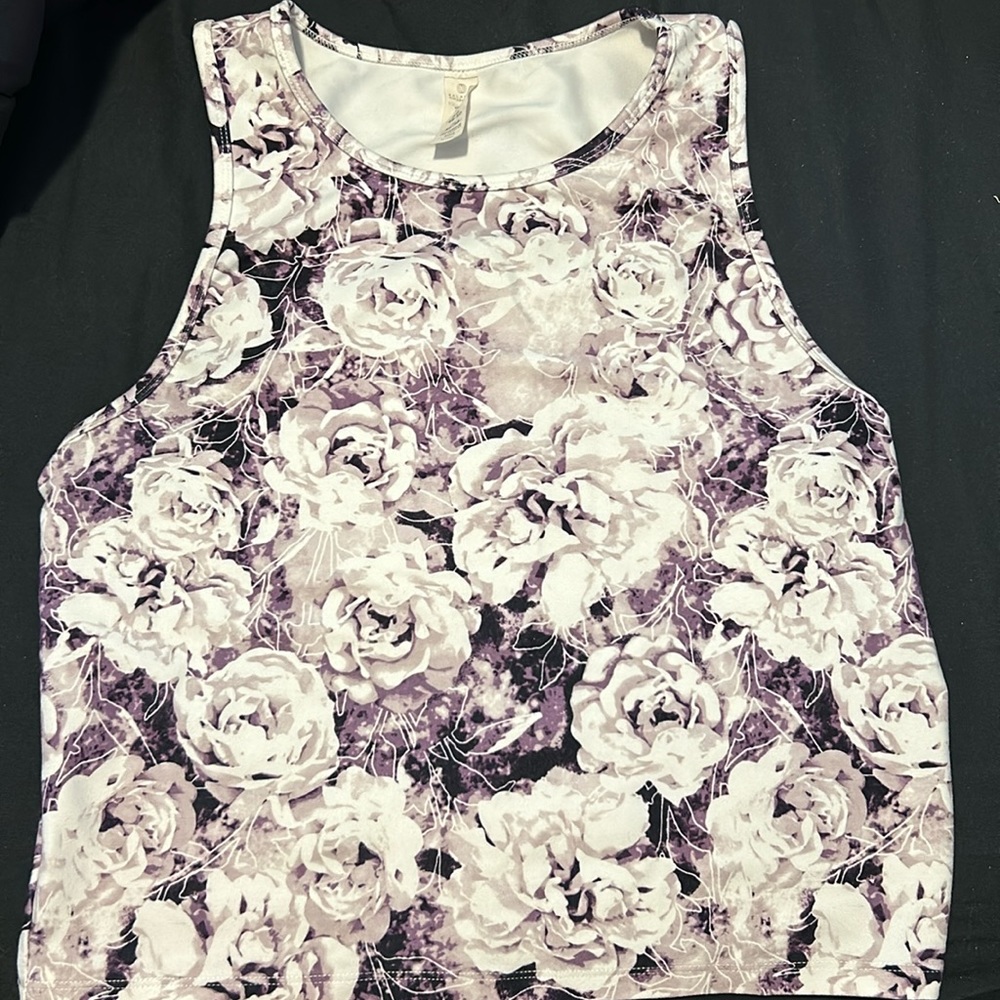 XL cropped workout tank top.